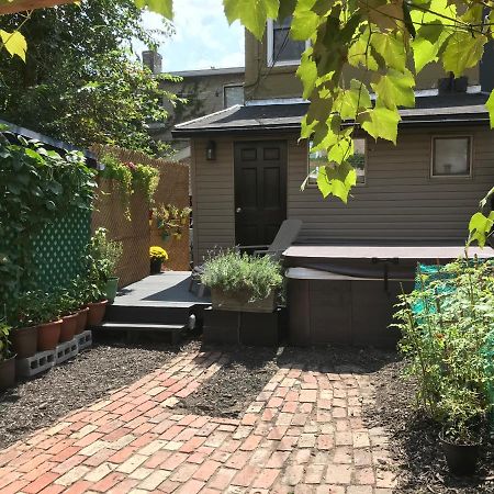Love-Nest With Private Hot Tub Торонто Экстерьер фото