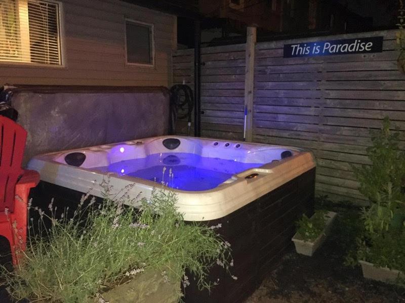 Love-Nest With Private Hot Tub Торонто Экстерьер фото